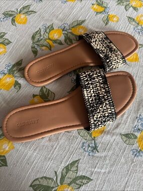 Old Navy Black and Cream Woven Slide Sandals